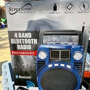 RED 4 Band Bluetooth Radio